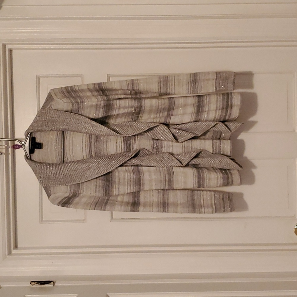 Absolutely adorable open sweater from White House Black Market, size XS
